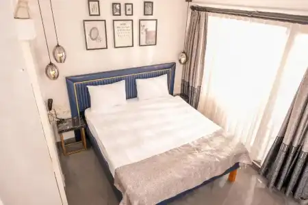 Corner Hot - 12