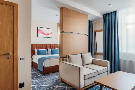 Ramada by Wyndham - 4