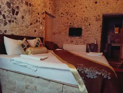 Stone Age Mansion - 123