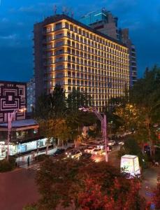 Ani Plaza - 2