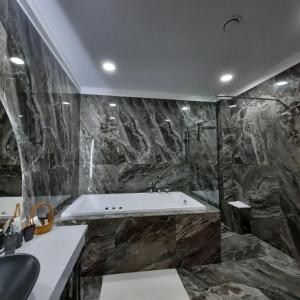 Nochnoy Kvartal - 200