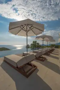 Vivid Blue Serenity Resort - 14