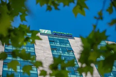 Holiday Inn Express - 1