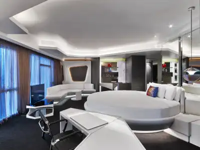 V, Curio Collection by Hilton - 17