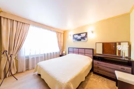 Hotel - 84