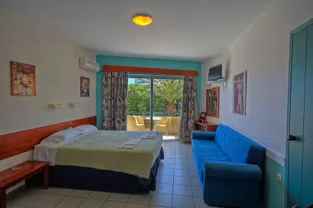 Seafront Beach Apartments - 6