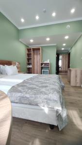 Shery Hall - 61