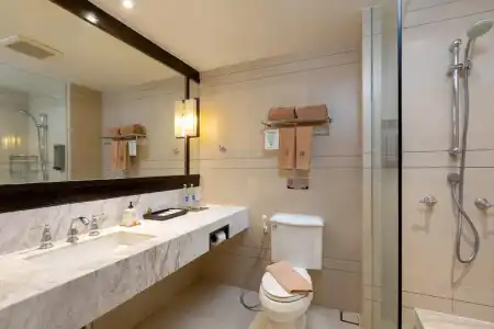 Sawaddi Patong Resort & Spa by Tolani - 37