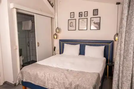 Corner Hot - 6