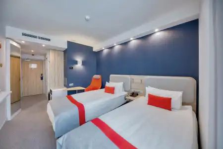 Holiday Inn Express - 44