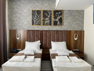 Maxwell & Spa - 4