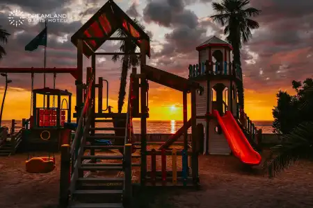 Dreamland Oasis - 35