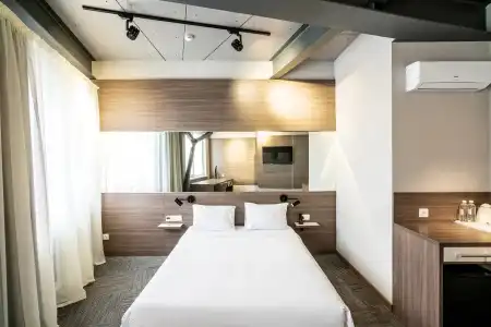 Kamarooms Business & Spa - 10