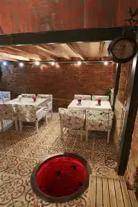 Corner Hot - 10
