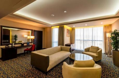 Ramada & Suites by Wyndham - 19