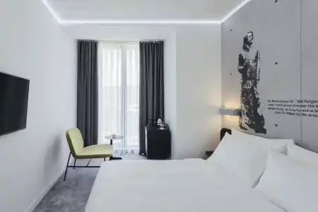 Golden Tulip Design - 16