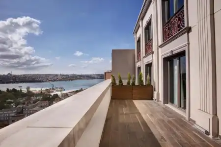 Dora Pera - 8