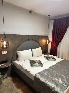 Corner Hot - 39