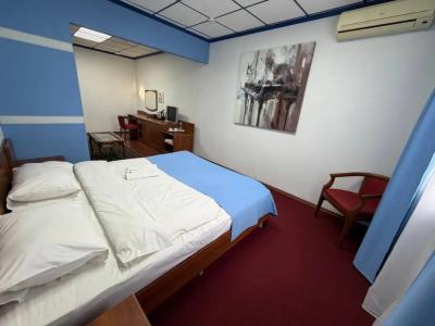 La Vie De Chateau - 193