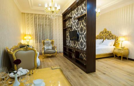 Monday Royal Apart - 242