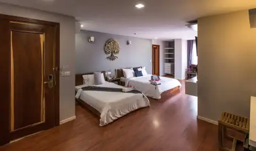 The Heli Boutique - 143
