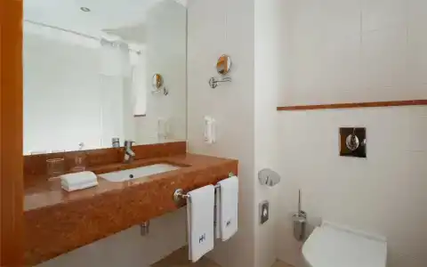 Holiday Inn, an IHG - 59