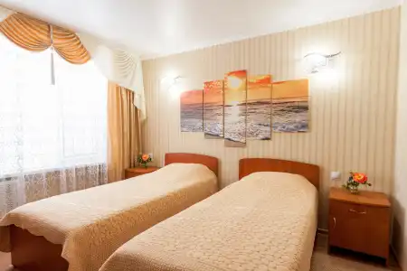 Hotel - 100