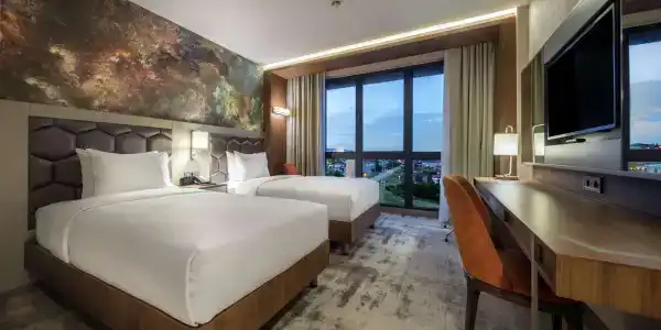 Hilton Garden Inn - 4