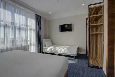 Resident - 2