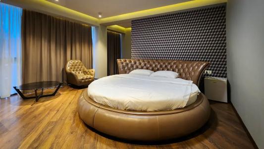 Golden Palace & Pool - 118