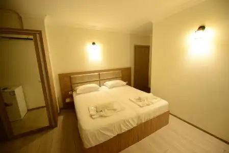 Aristocrat - 8