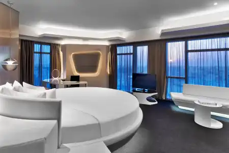 V, Curio Collection by Hilton - 16