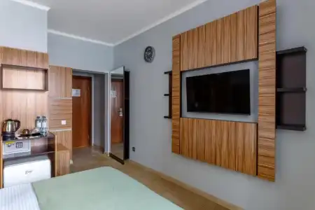 Cronwell Nika Centr - 81