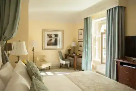 Four Seasons Lion Palace - 128