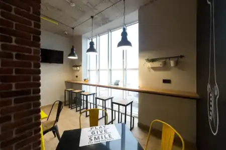 Bee Station - Hostel - 1