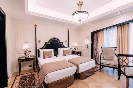 Golden Palace - 17