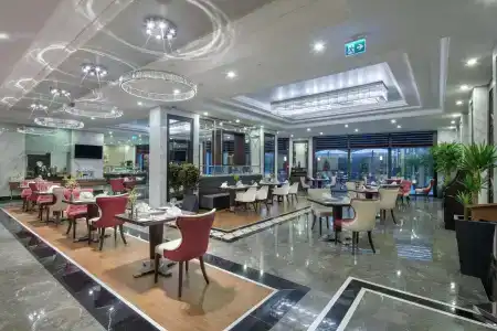 Hilton Garden Inn - 3