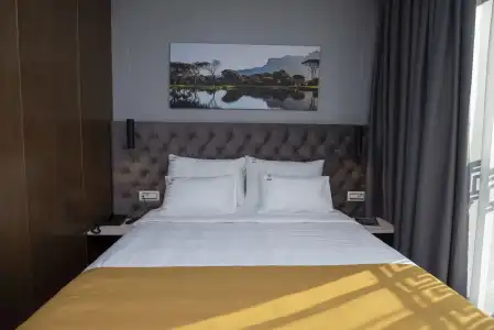 H41 Luxury Suites - 13
