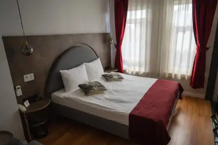 Corner Hot - 47