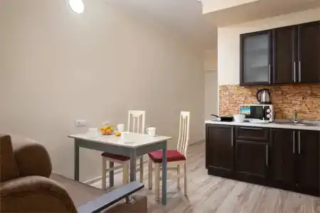 Ellison Mechta - 100