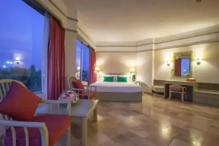 Cholchan Pattaya Beach Resort - 10