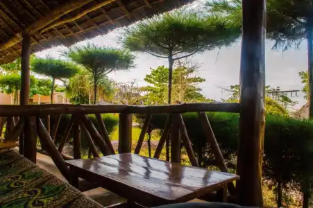 Zanzi Rest Bungalow - 6