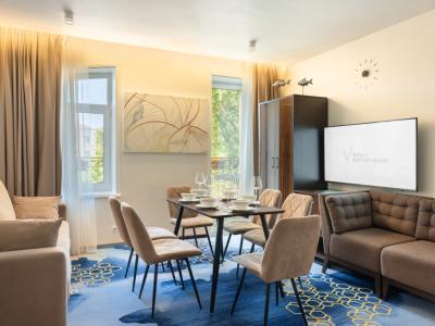 V&Rooftop lounge - 200