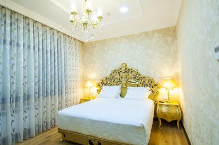 Monday Royal Apart - 122