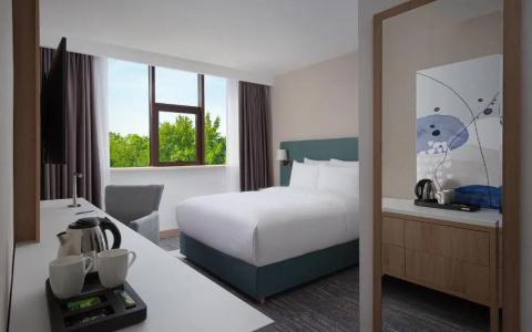 DoubleTree by Hilton - 16