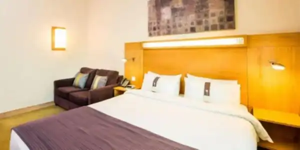 Holiday Inn Express Airport, an IHG - 10