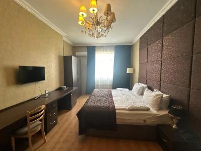 Golden Street - 32