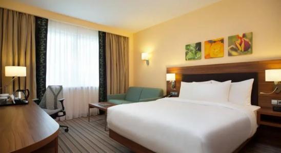 Hilton Garden Inn Riverside - 11