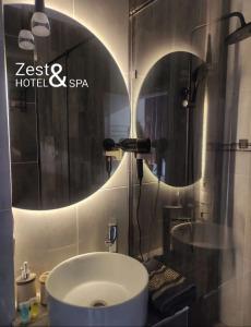 Zest And Spa Mini-Hotel - 35