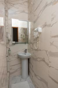 Hillside Guest house - 16